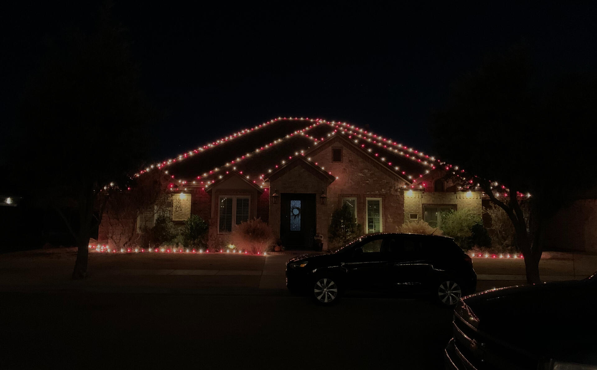 Holiday lights outlining a Howdy Holiday Lights customer's home